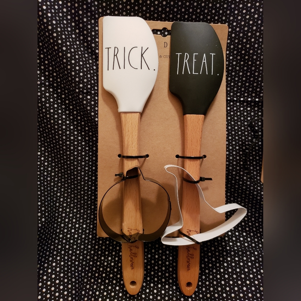 Rae Dunn Halloween Spatula Set With Cookie Cutters NWT
